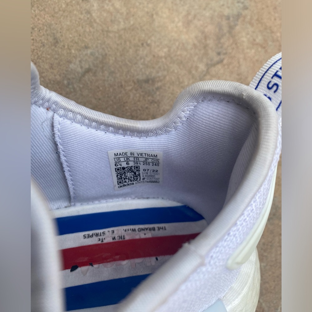 Adidas NMD_R1 Sneakers - Picture 9 of 10